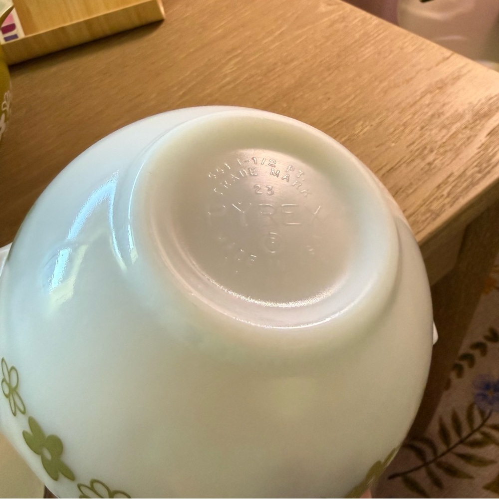 Vintage Pyrex Small White Spring Blossom Bowl - Picture 5 of 5